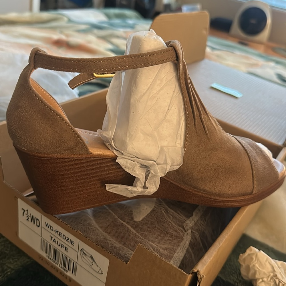 Journee Collection Womens Comfort Sole Ankle Strap Wedges, New, - Picture 2 of 9